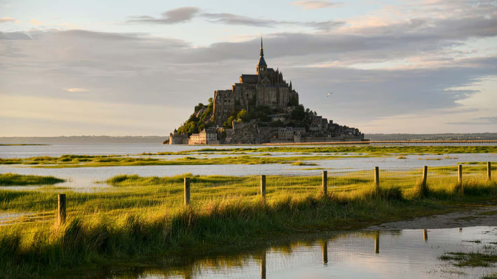 Bayeux to Mont Saint-Michel Shuttle with Abbey Tickets